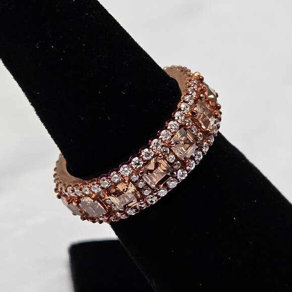 Suzy Levian Rose Sterling Silver CZ Champagne & White Modern Eternity Ring - Picture 4 of 5